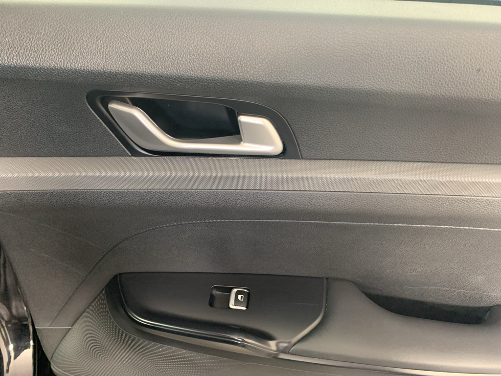 Vehicle photo 32