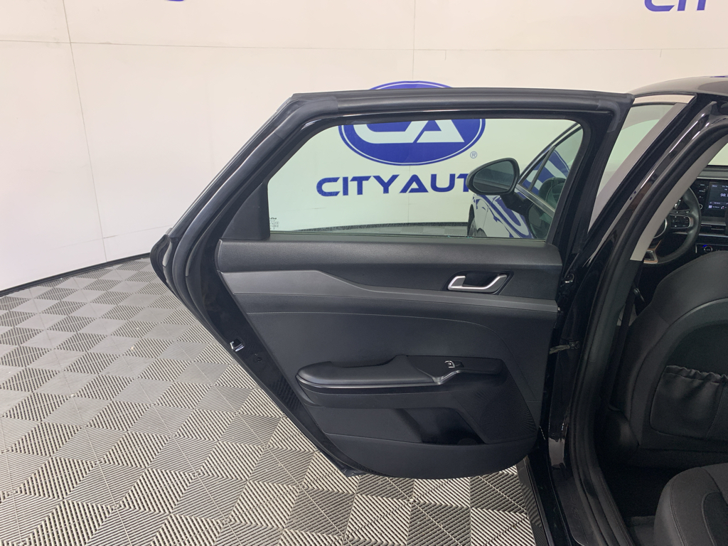 Vehicle photo 26