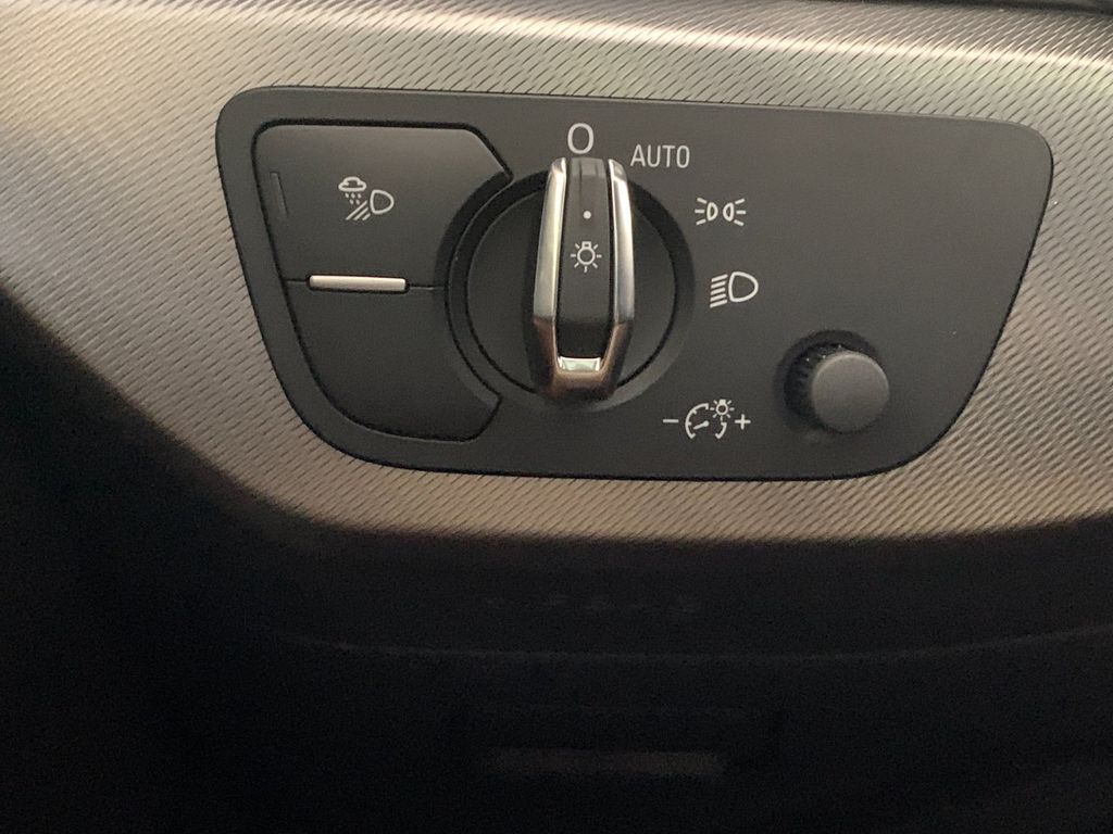 Vehicle photo 16
