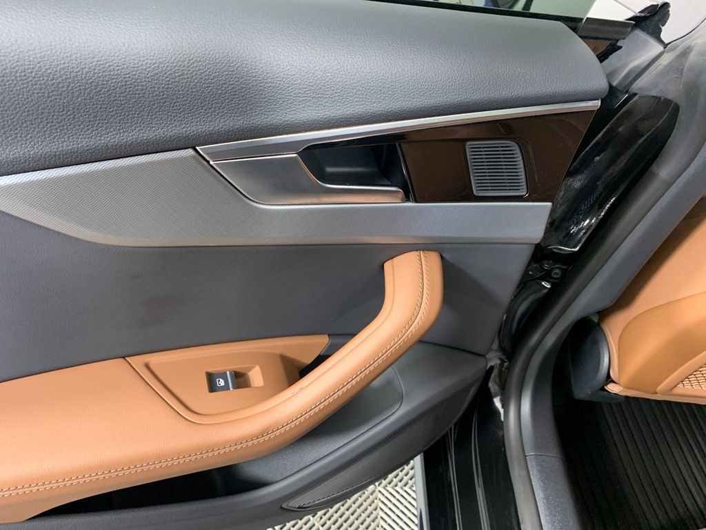 Vehicle photo 31