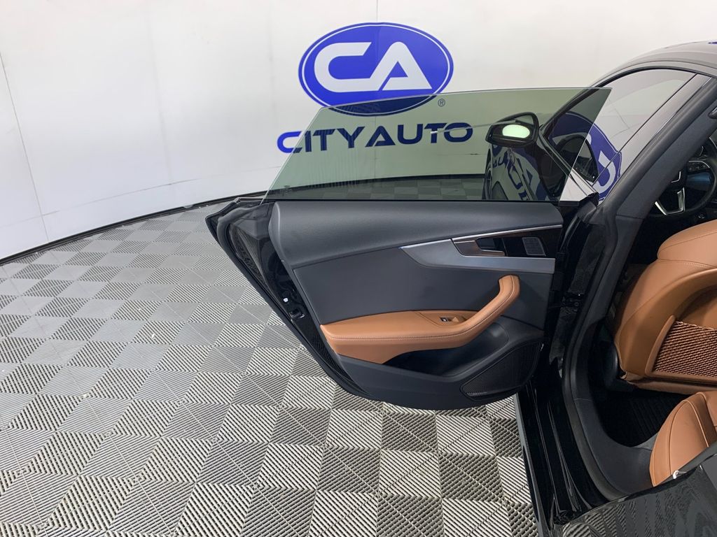 Vehicle photo 30