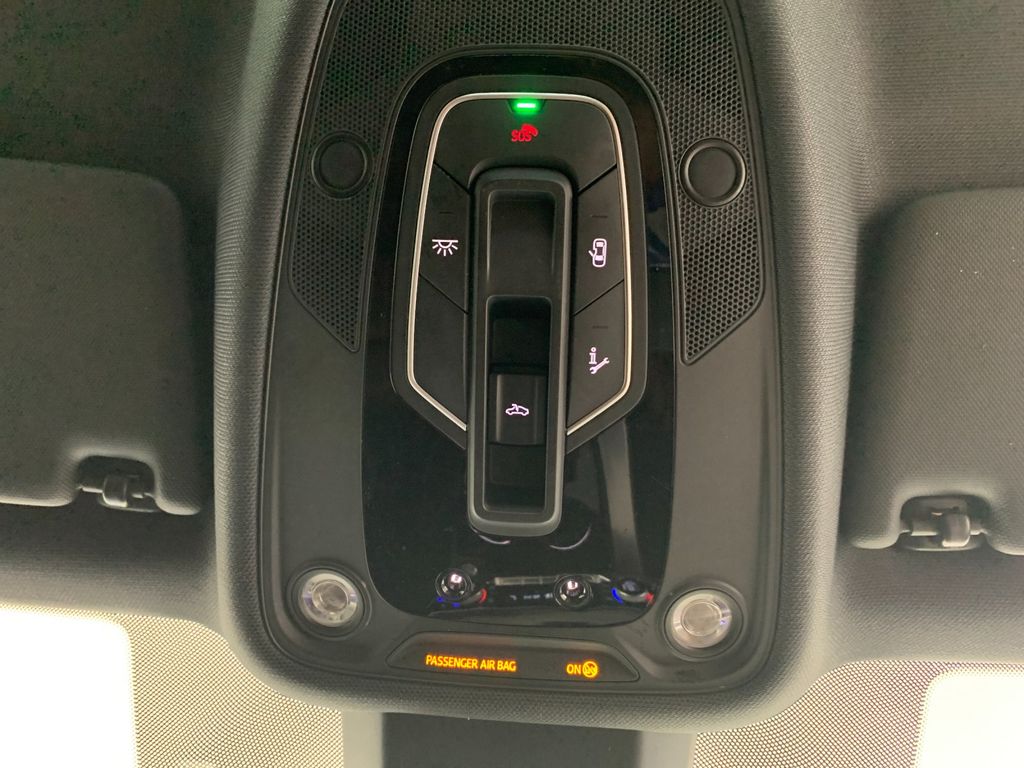 Vehicle photo 28