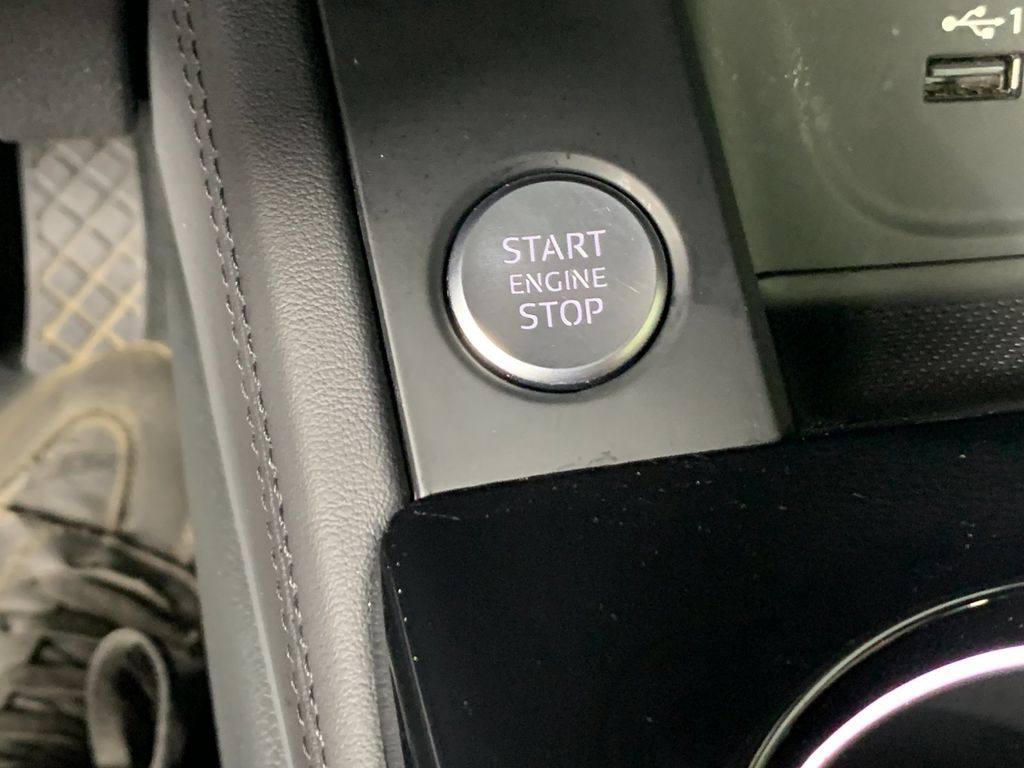 Vehicle photo 17