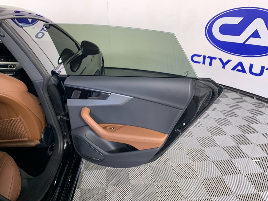 Vehicle photo 35