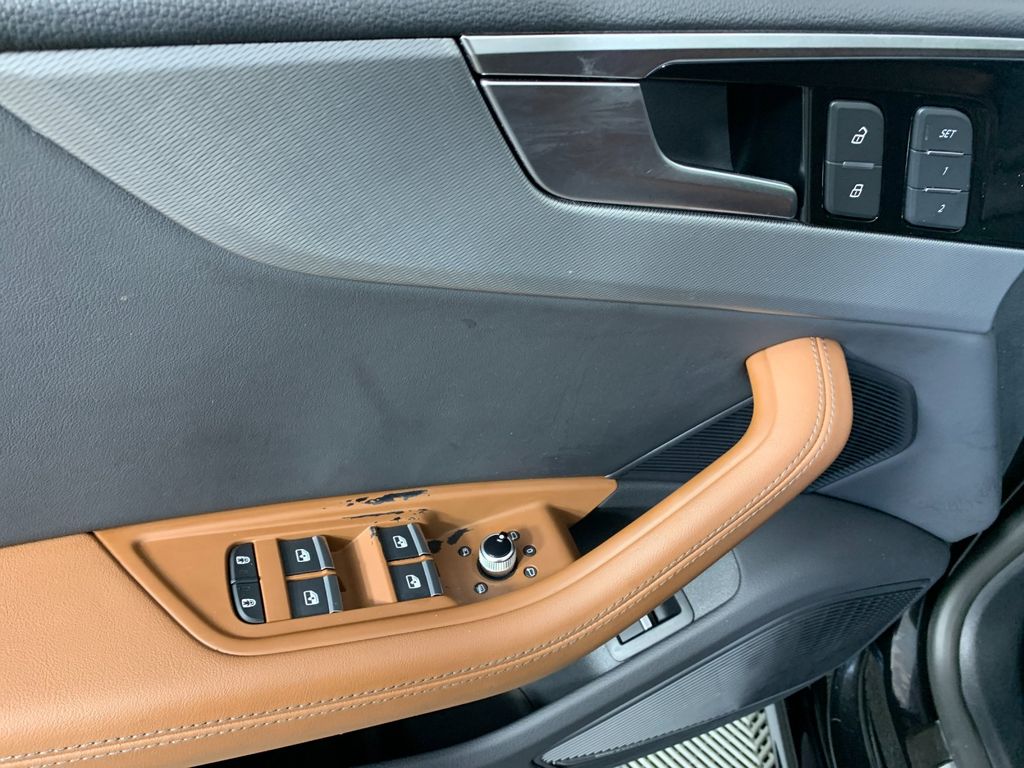 Vehicle photo 14