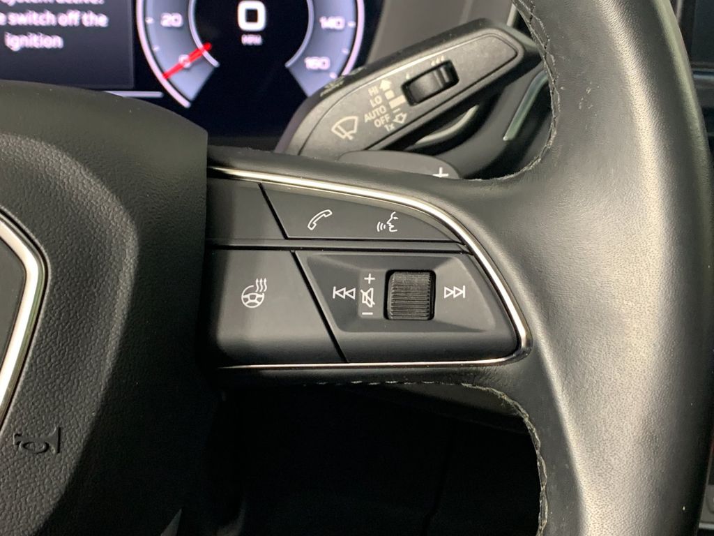 Vehicle photo 19