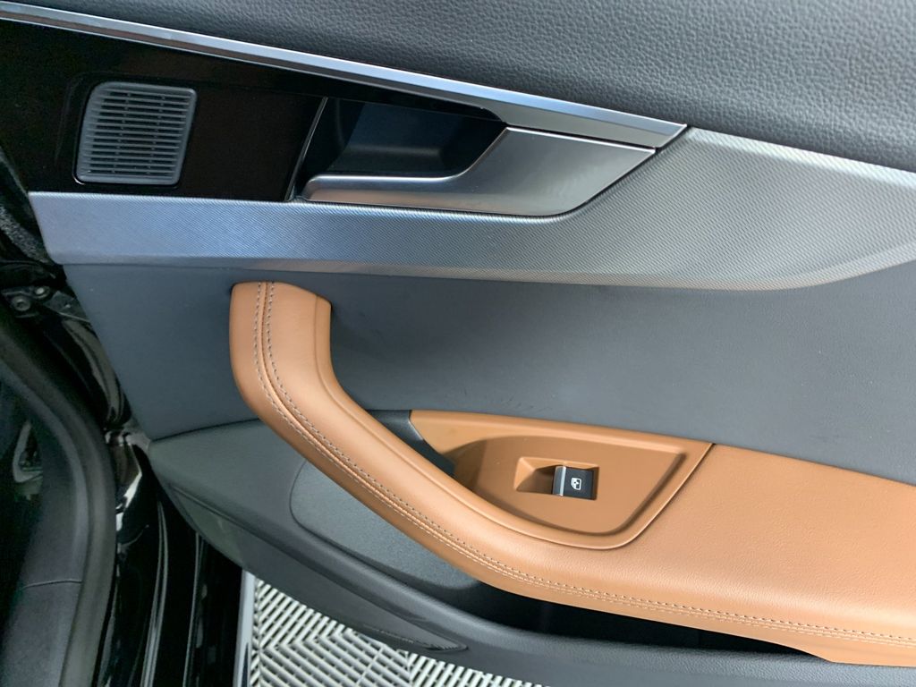 Vehicle photo 36