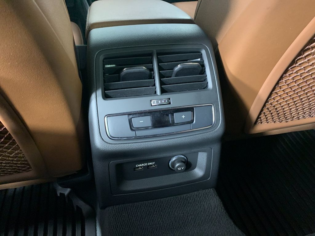 Vehicle photo 33