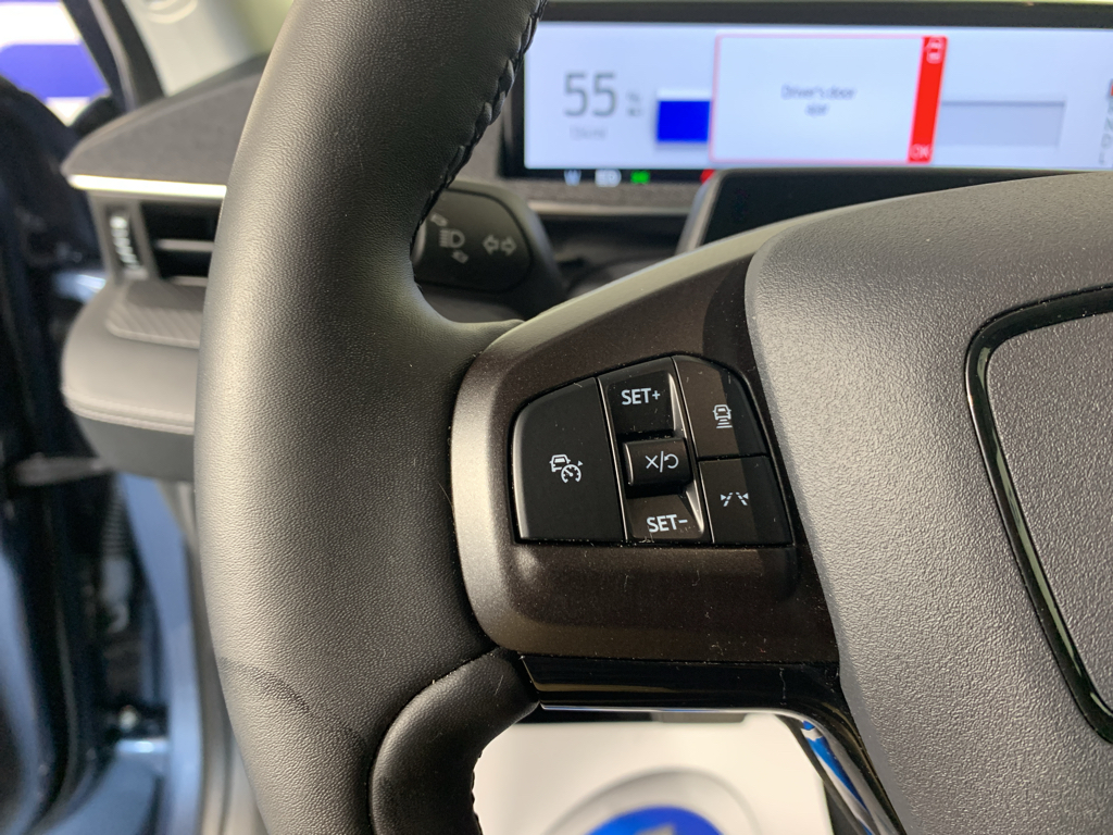 Vehicle photo 18
