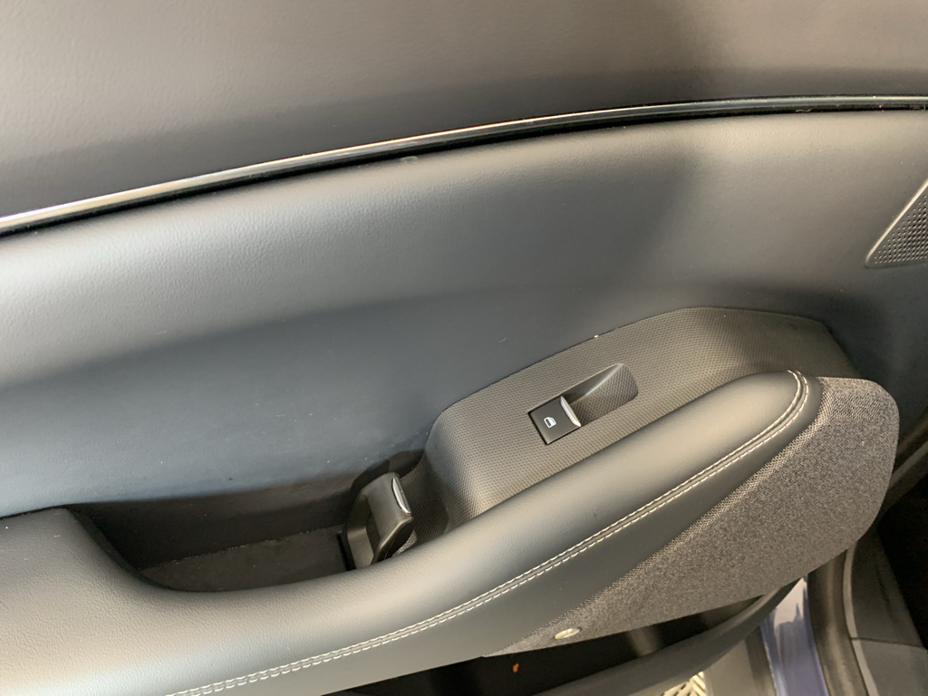 Vehicle photo 29