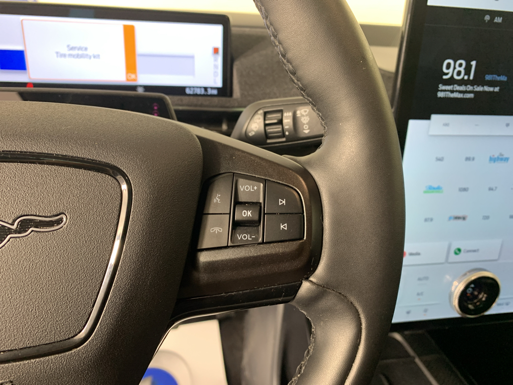 Vehicle photo 19