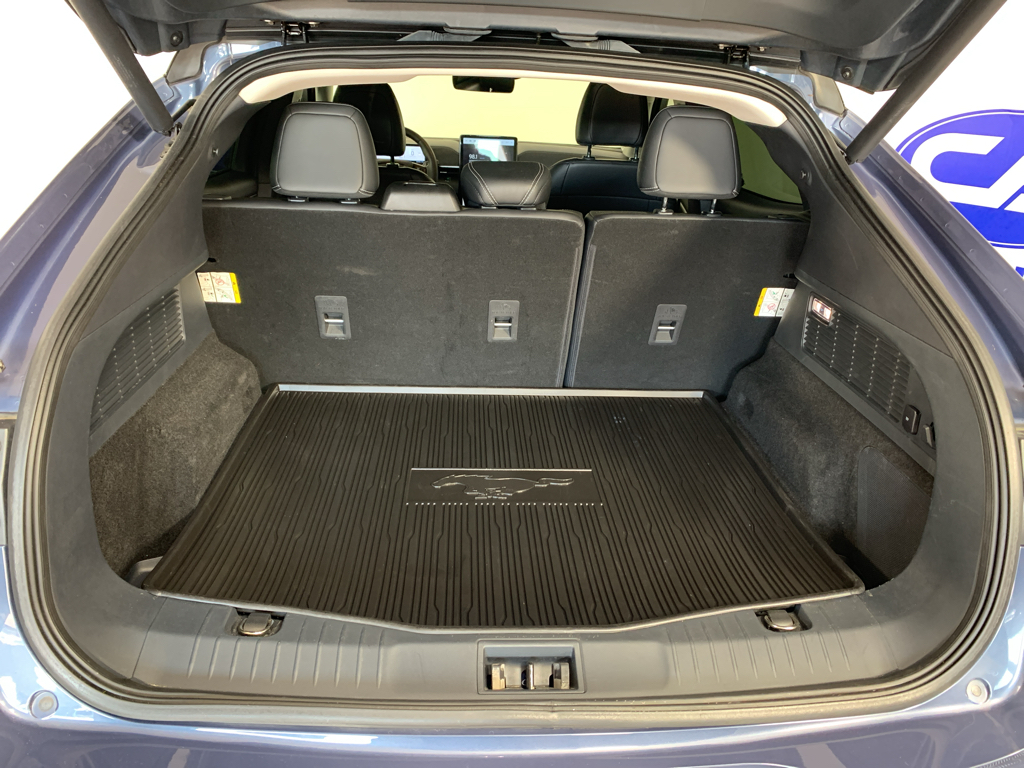 Vehicle photo 33
