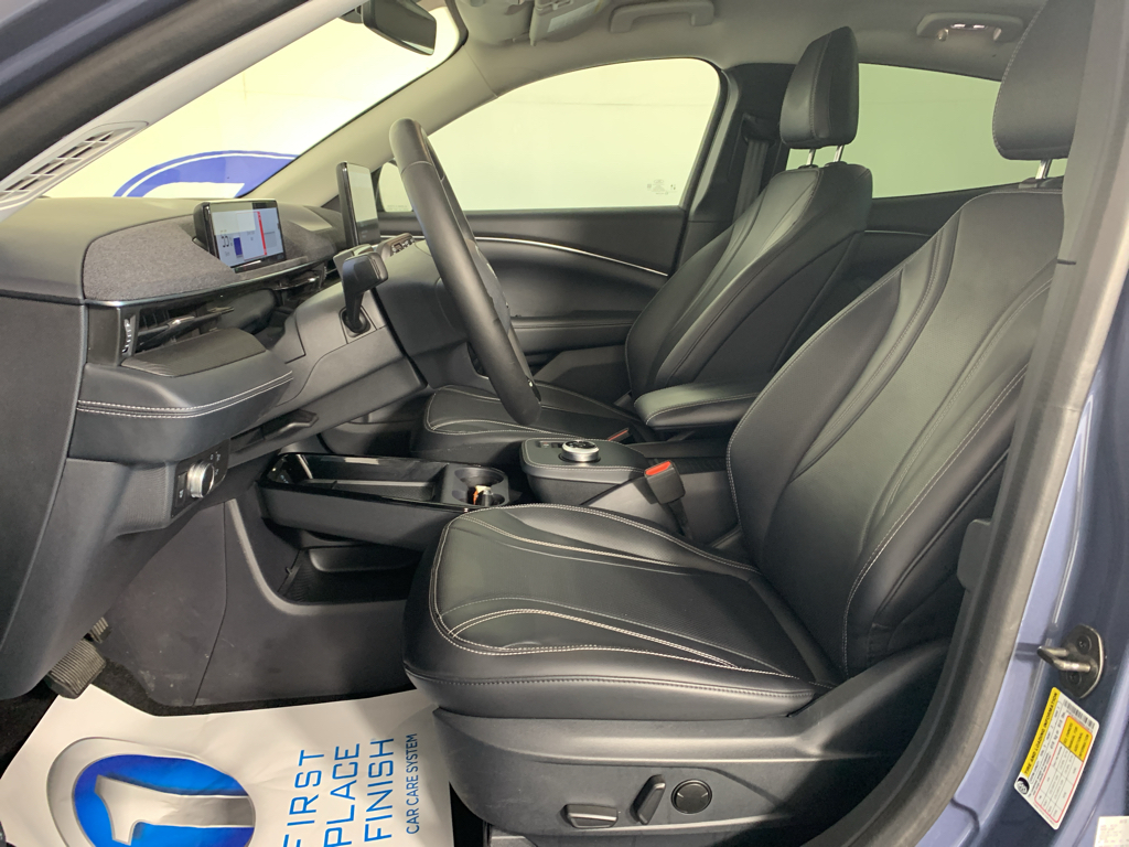 Vehicle photo 15