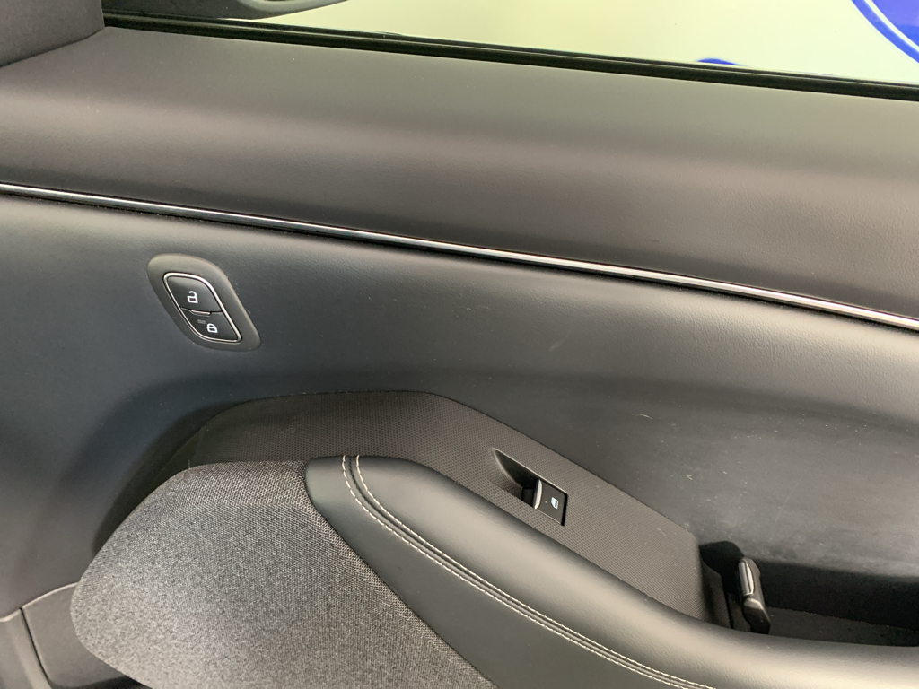 Vehicle photo 38