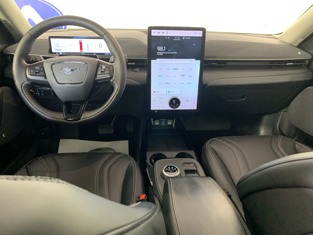Vehicle photo 32