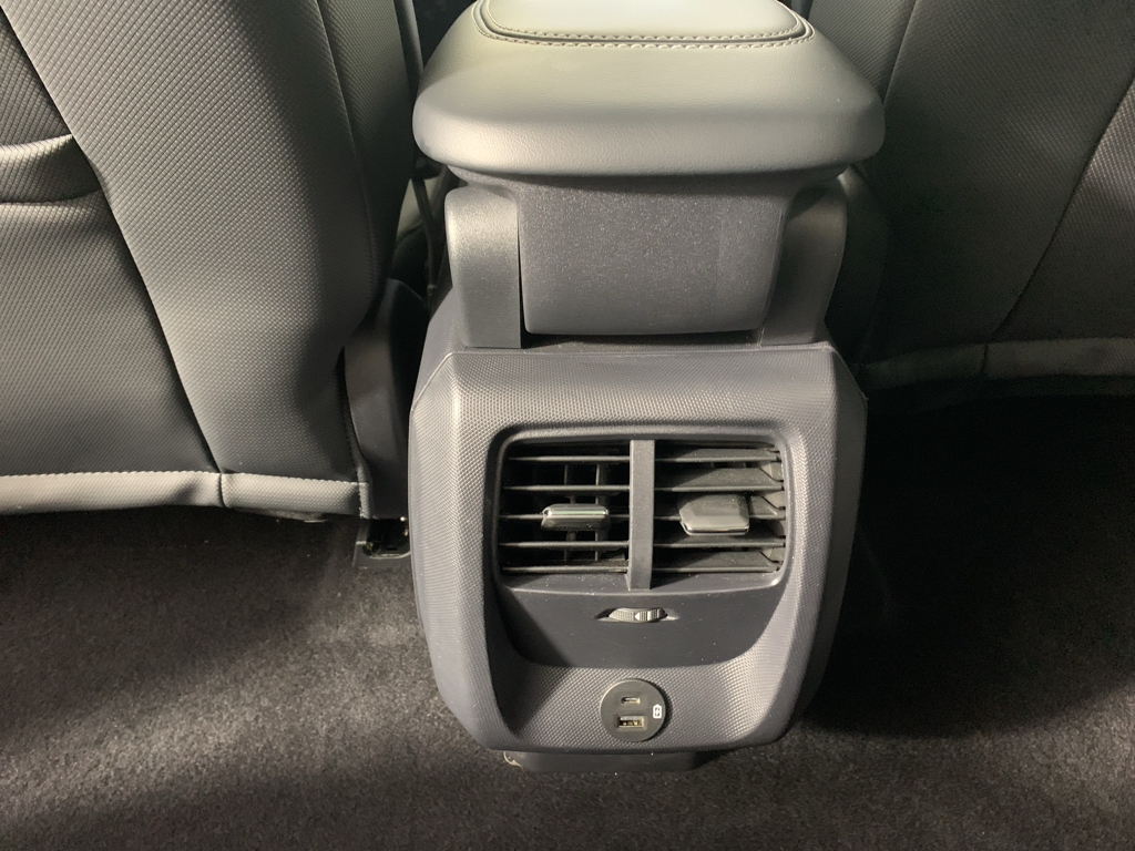 Vehicle photo 31