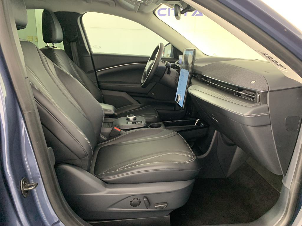 Vehicle photo 39