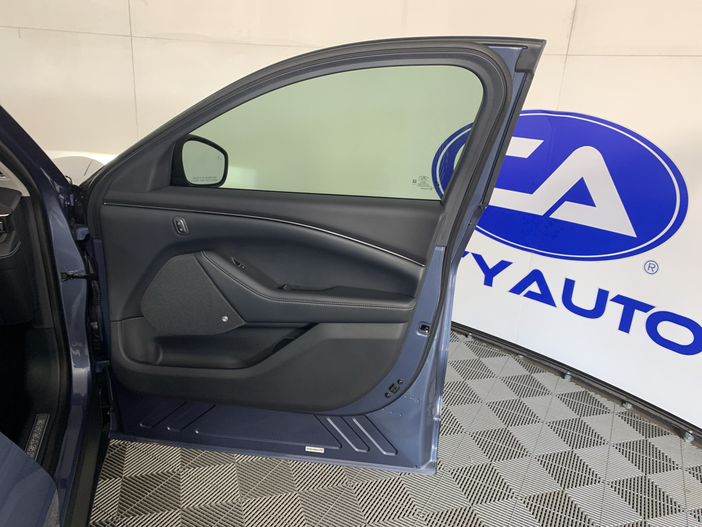 Vehicle photo 37