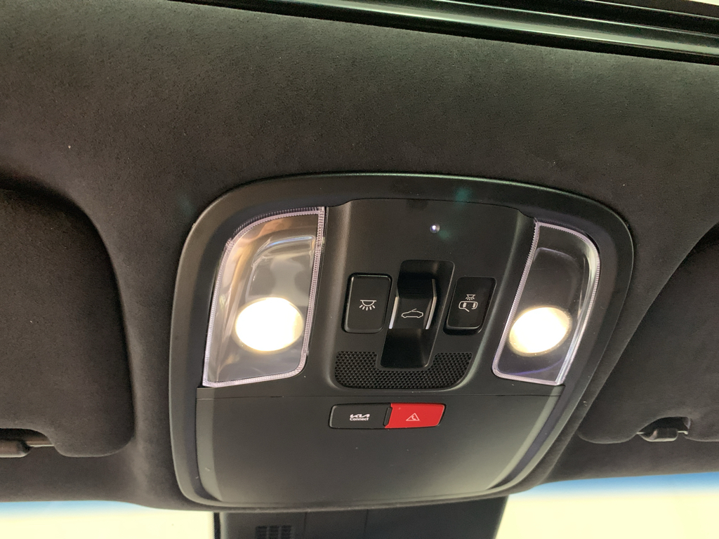 Vehicle photo 26