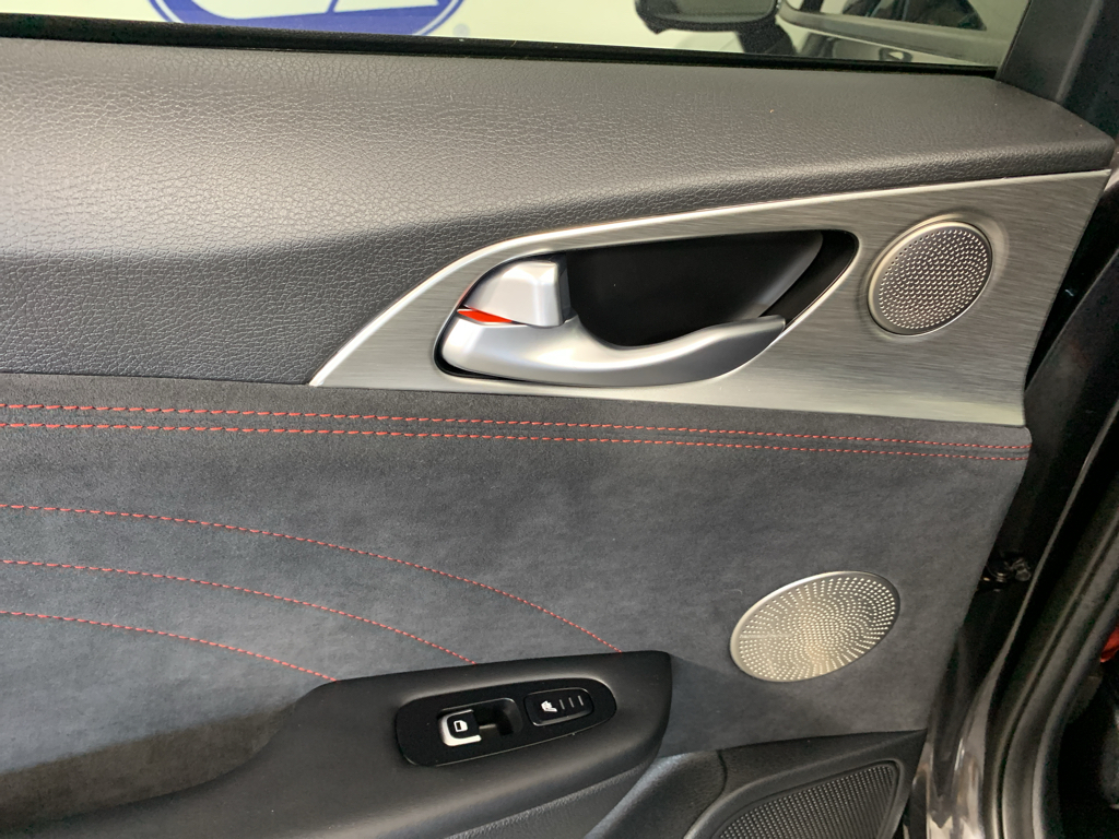 Vehicle photo 30