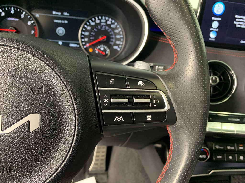 Vehicle photo 19