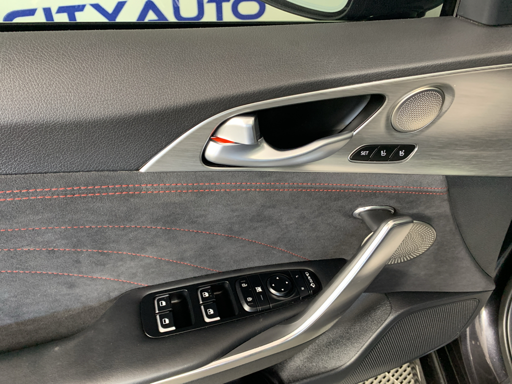 Vehicle photo 14