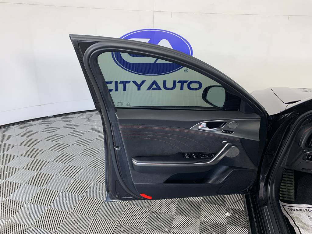 Vehicle photo 13