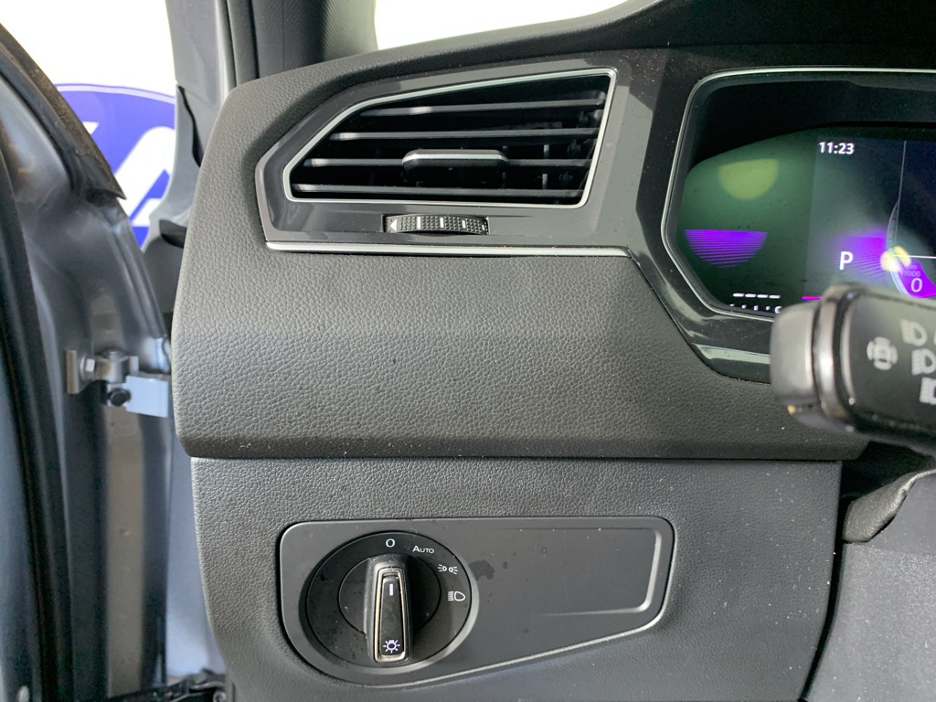 Vehicle photo 16