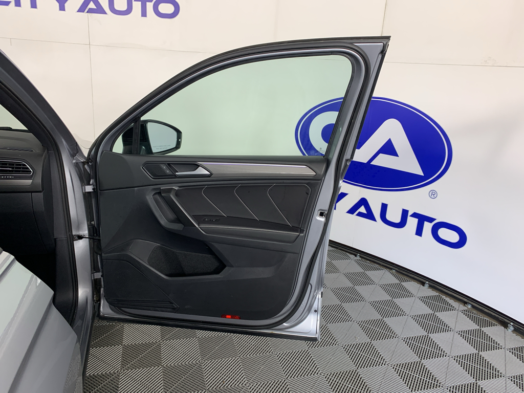 Vehicle photo 37