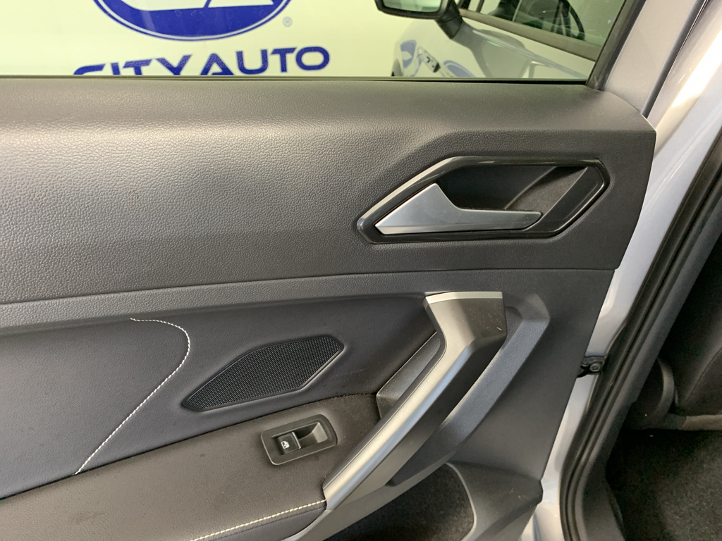 Vehicle photo 29