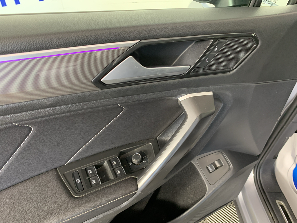 Vehicle photo 14