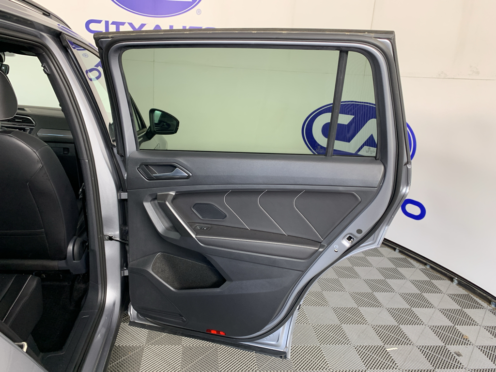 Vehicle photo 34