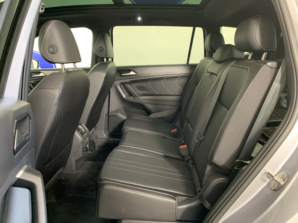 Vehicle photo 30