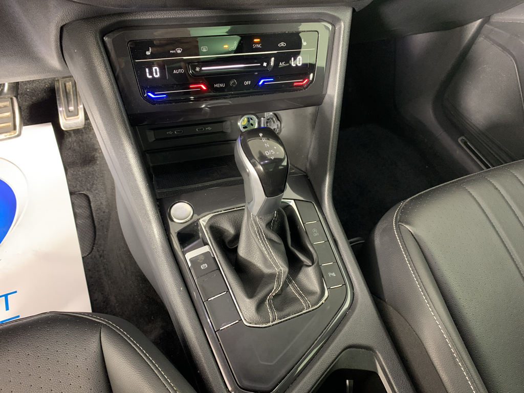 Vehicle photo 23