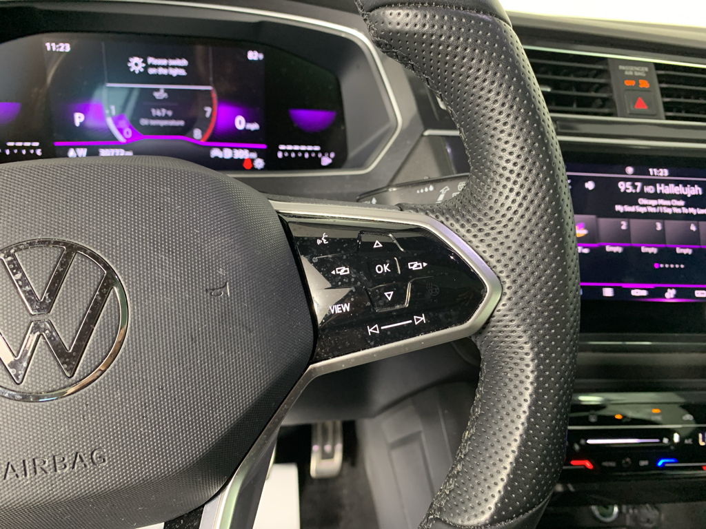 Vehicle photo 19