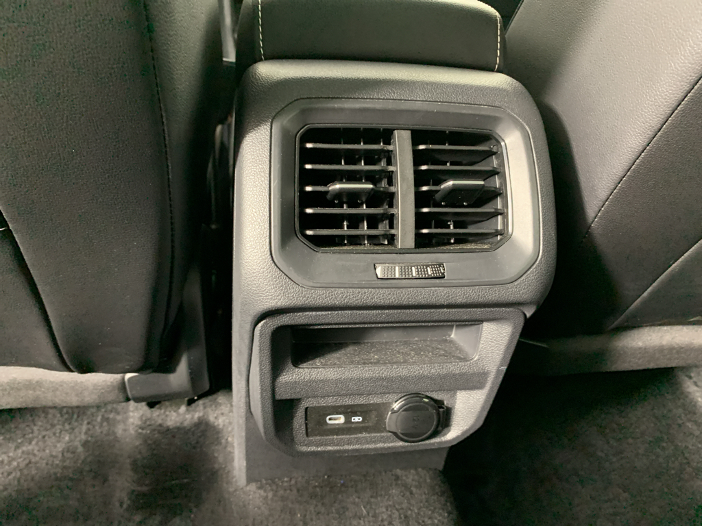 Vehicle photo 31