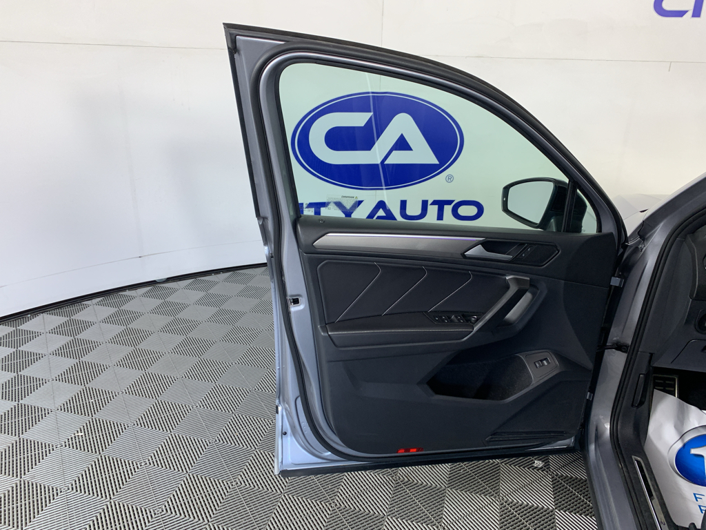 Vehicle photo 13