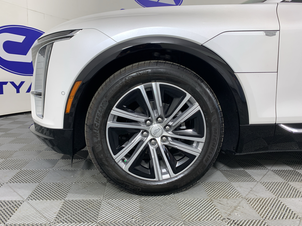 Vehicle photo 11