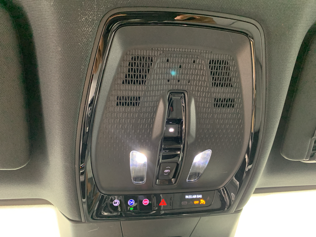 Vehicle photo 29