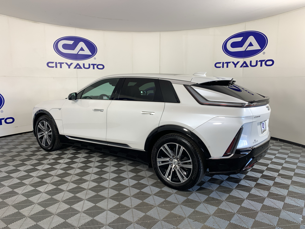 Vehicle photo 5