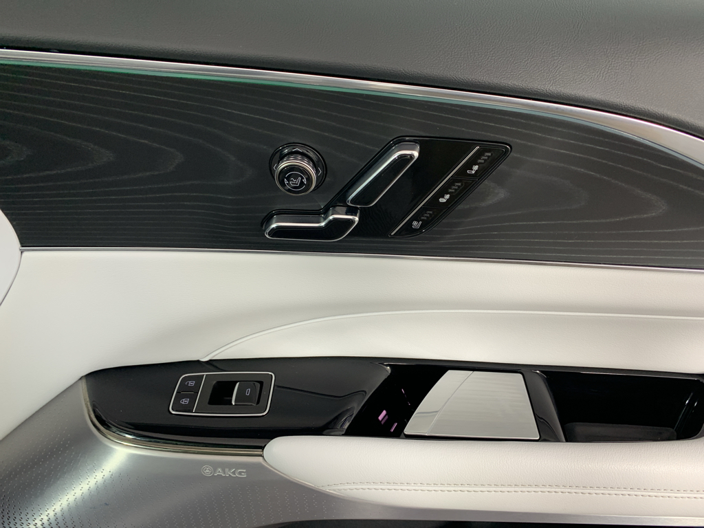 Vehicle photo 42
