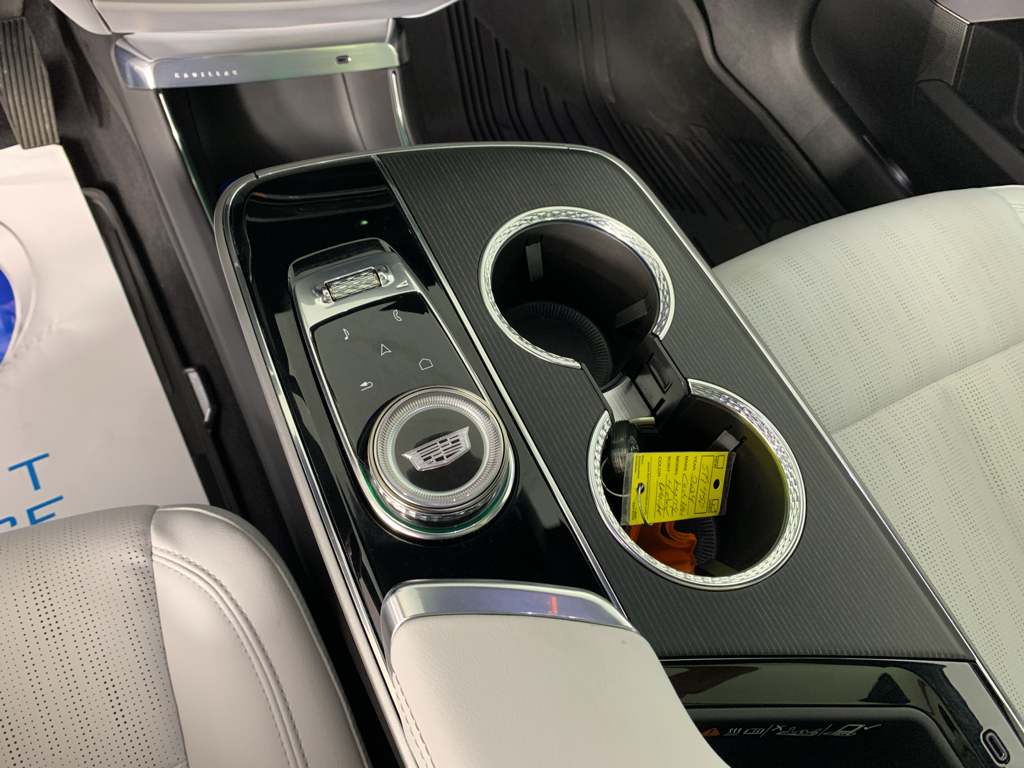Vehicle photo 25