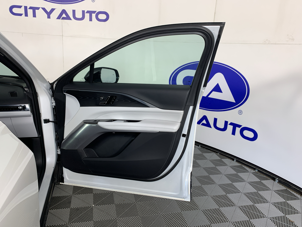Vehicle photo 41