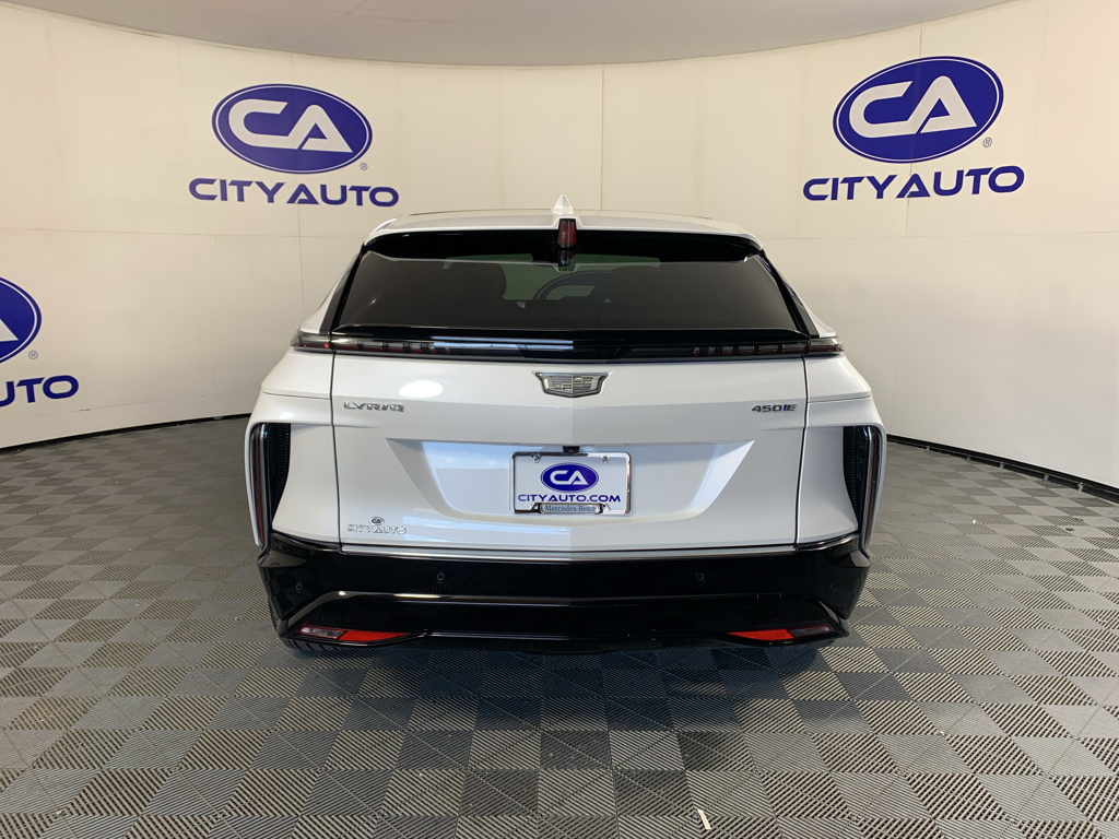 Vehicle photo 4