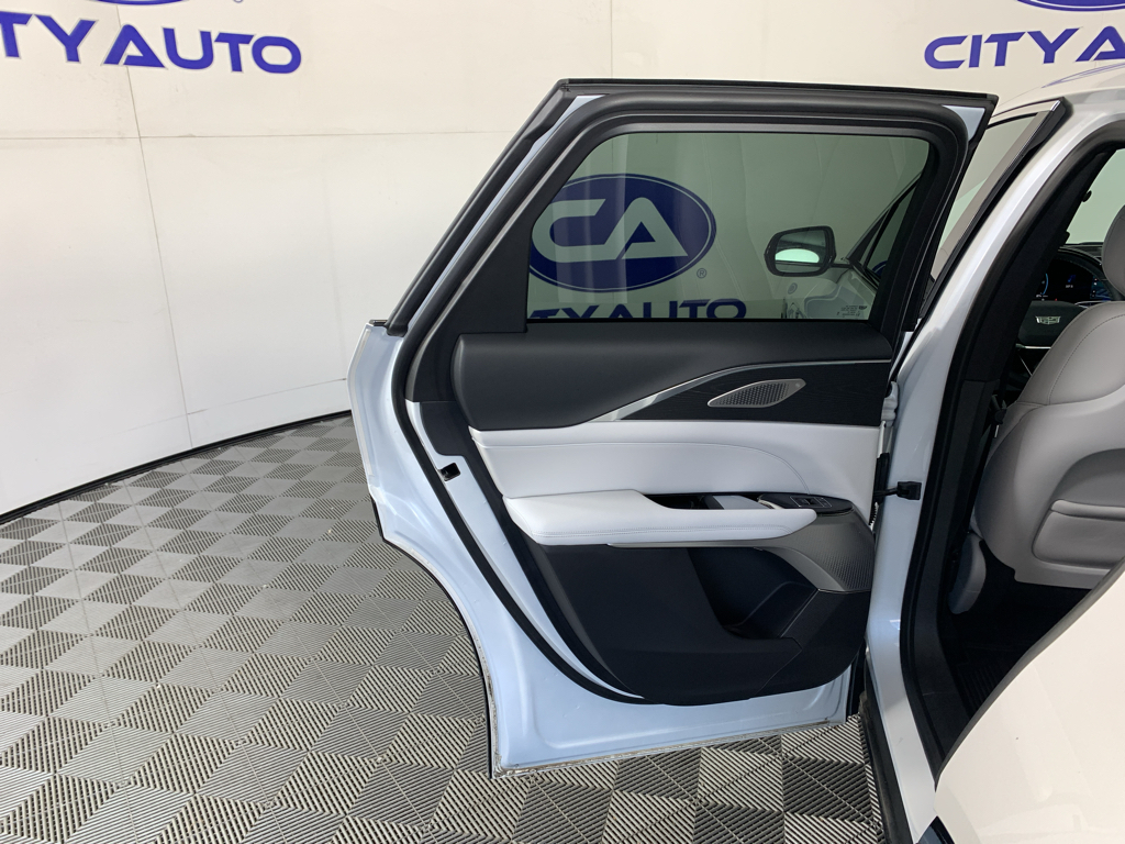 Vehicle photo 32