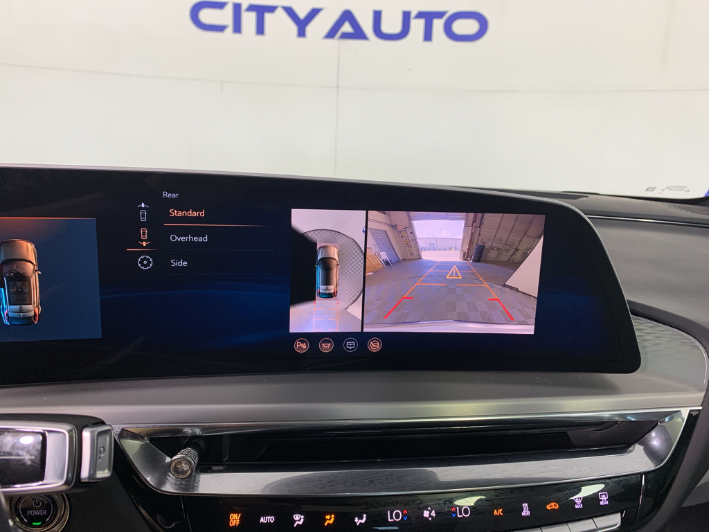 Vehicle photo 28