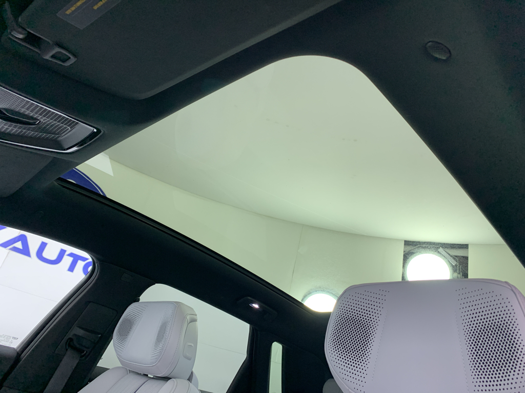 Vehicle photo 31