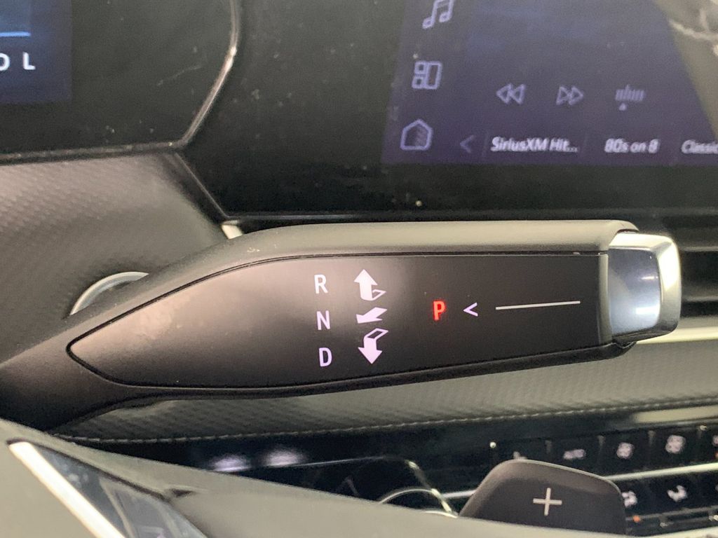 Vehicle photo 24