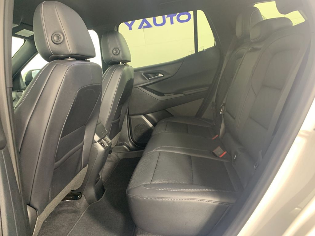 Vehicle photo 32