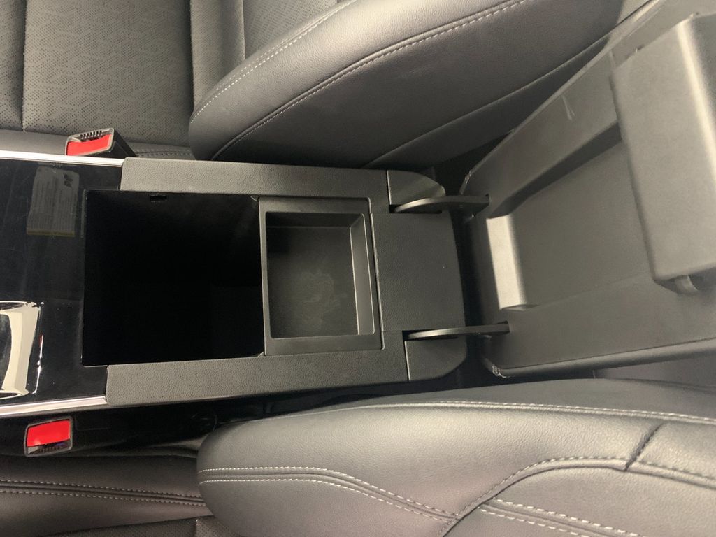 Vehicle photo 29